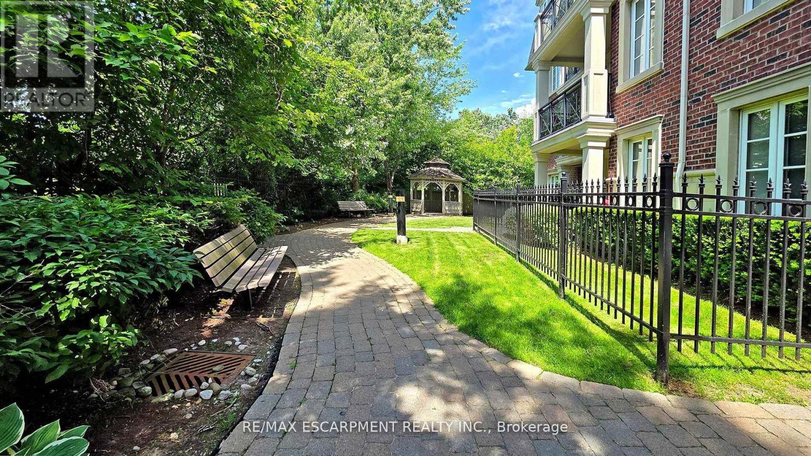 218 - 3351 Cawthra Road, Mississauga (Applewood), Ontario  L5A 4N5 - Photo 24 - W12410072