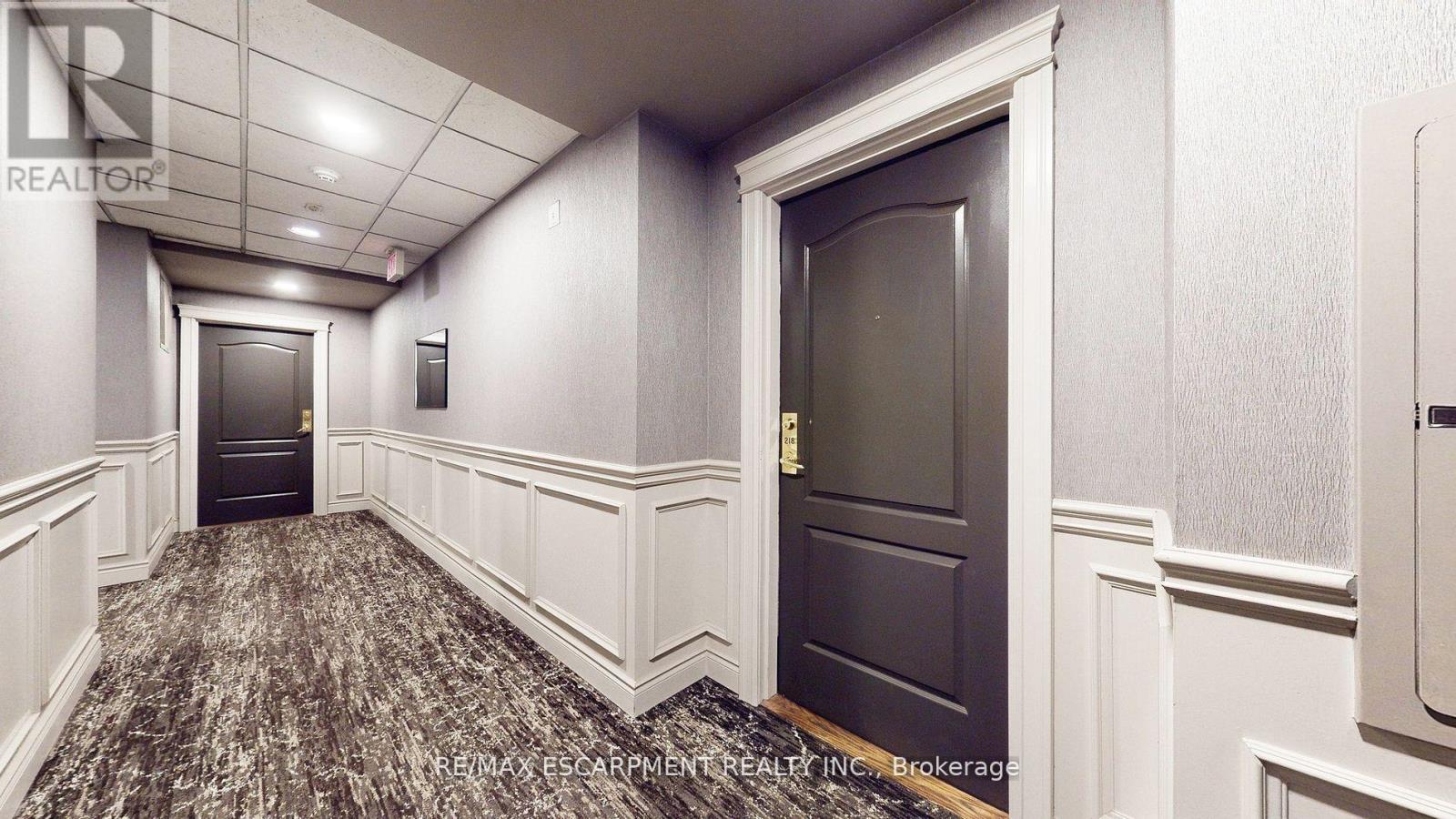 218 - 3351 Cawthra Road, Mississauga (Applewood), Ontario  L5A 4N5 - Photo 4 - W12410072