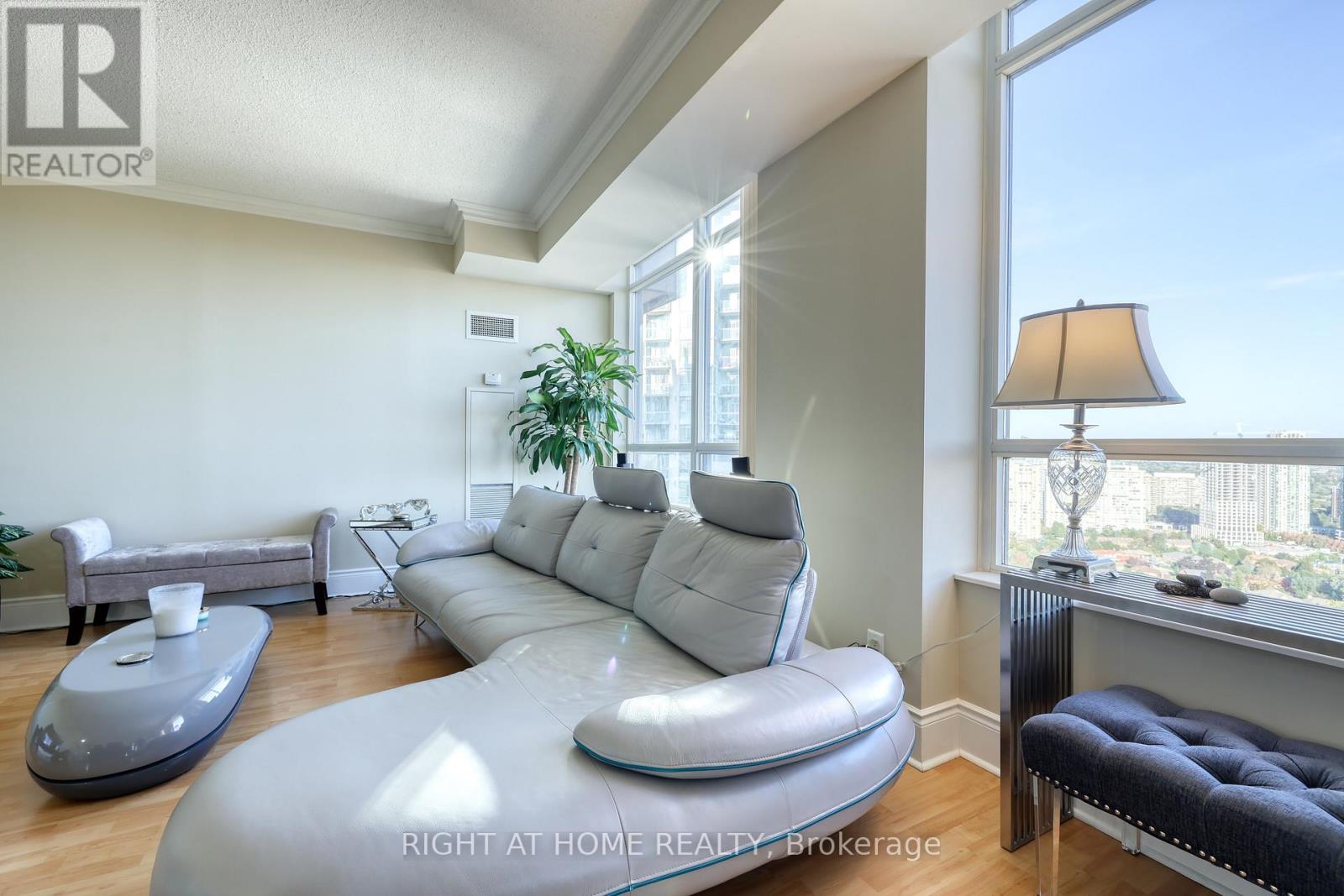 2807 - 3880 Duke Of York Boulevard, Mississauga, Ontario  L5B 4M7 - Photo 10 - W12410077