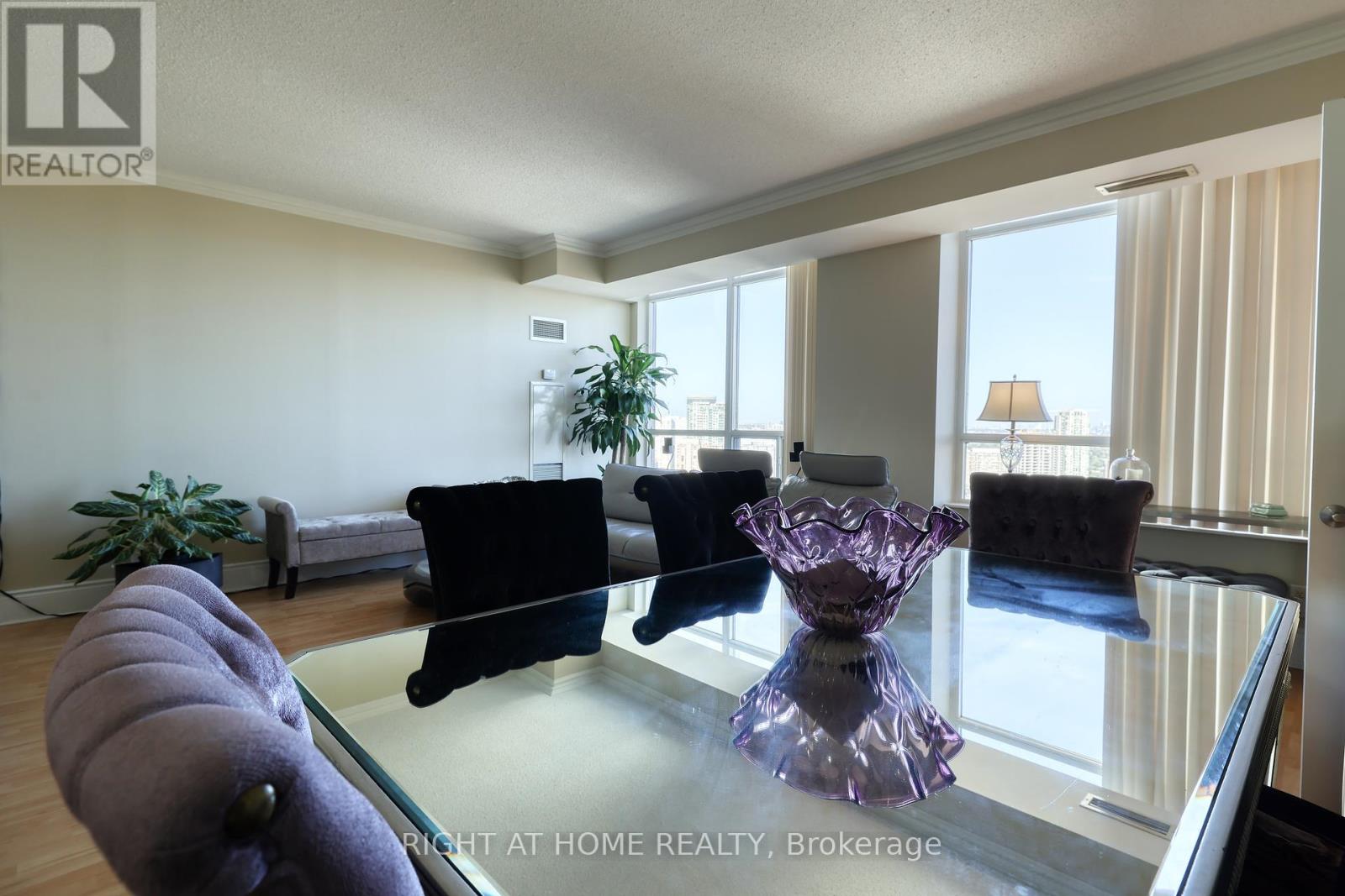 2807 - 3880 Duke Of York Boulevard, Mississauga, Ontario  L5B 4M7 - Photo 11 - W12410077