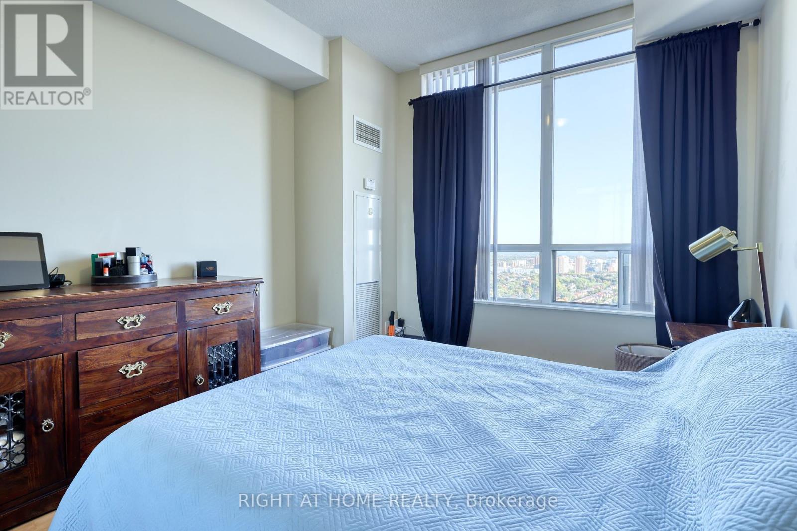 2807 - 3880 Duke Of York Boulevard, Mississauga, Ontario  L5B 4M7 - Photo 12 - W12410077