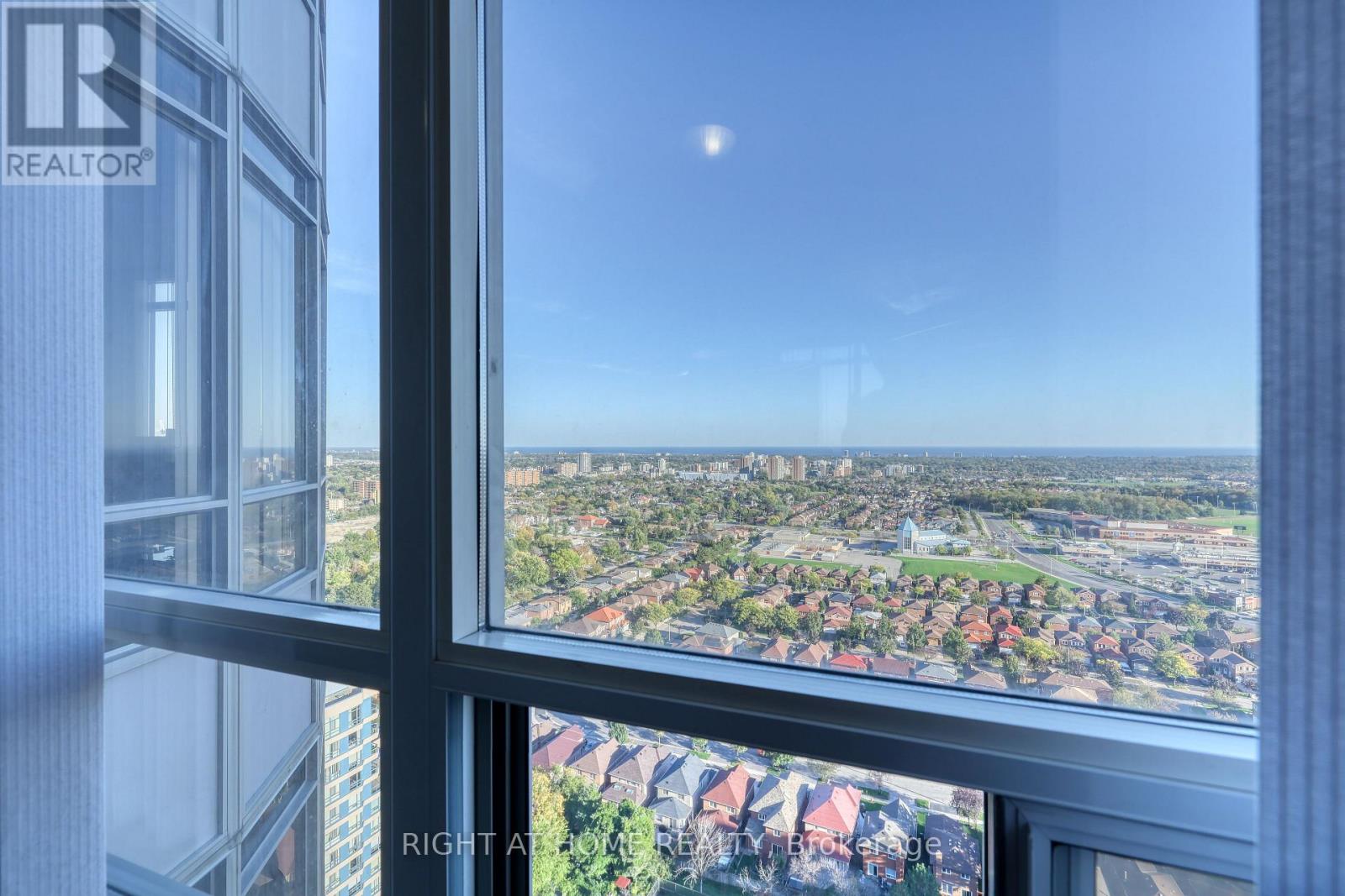 2807 - 3880 Duke Of York Boulevard, Mississauga, Ontario  L5B 4M7 - Photo 14 - W12410077