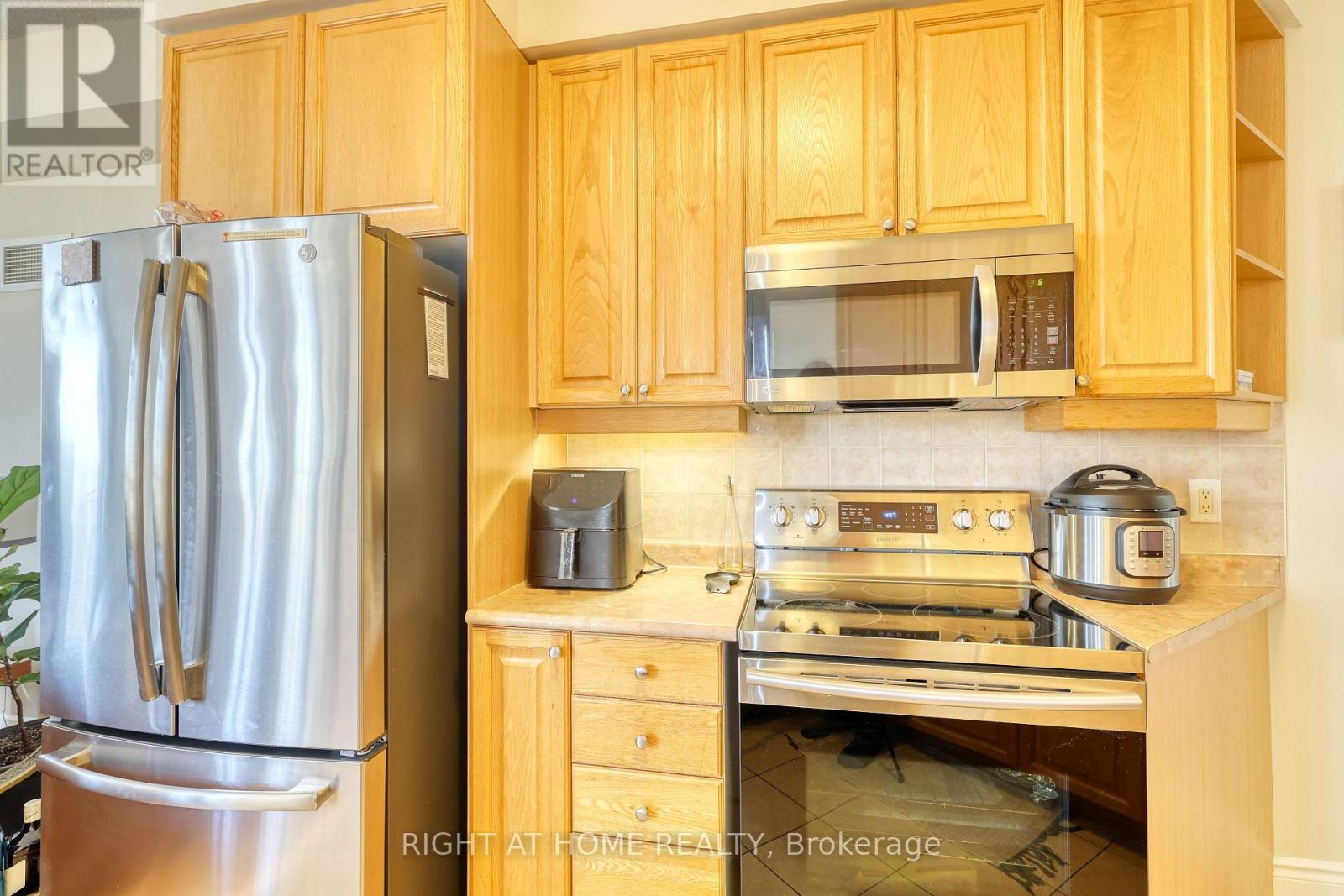 2807 - 3880 Duke Of York Boulevard, Mississauga, Ontario  L5B 4M7 - Photo 18 - W12410077