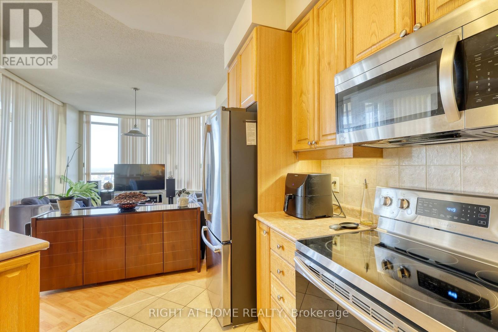 2807 - 3880 Duke Of York Boulevard, Mississauga, Ontario  L5B 4M7 - Photo 19 - W12410077