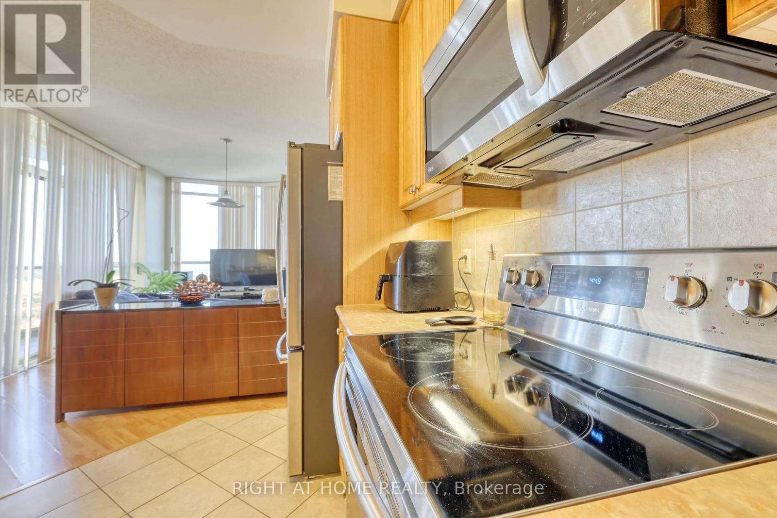 2807 - 3880 Duke Of York Boulevard, Mississauga, Ontario  L5B 4M7 - Photo 20 - W12410077