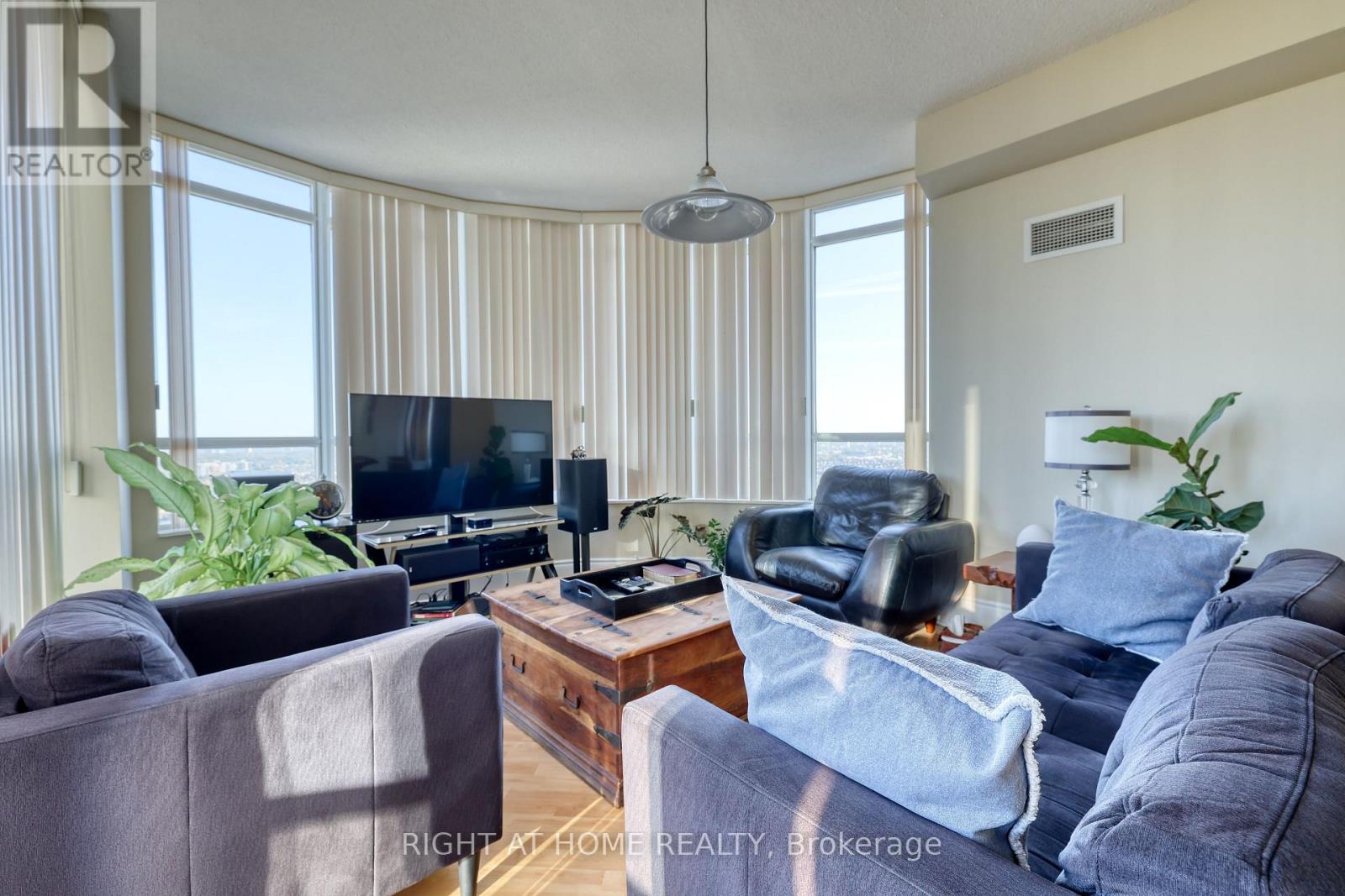 2807 - 3880 Duke Of York Boulevard, Mississauga, Ontario  L5B 4M7 - Photo 22 - W12410077