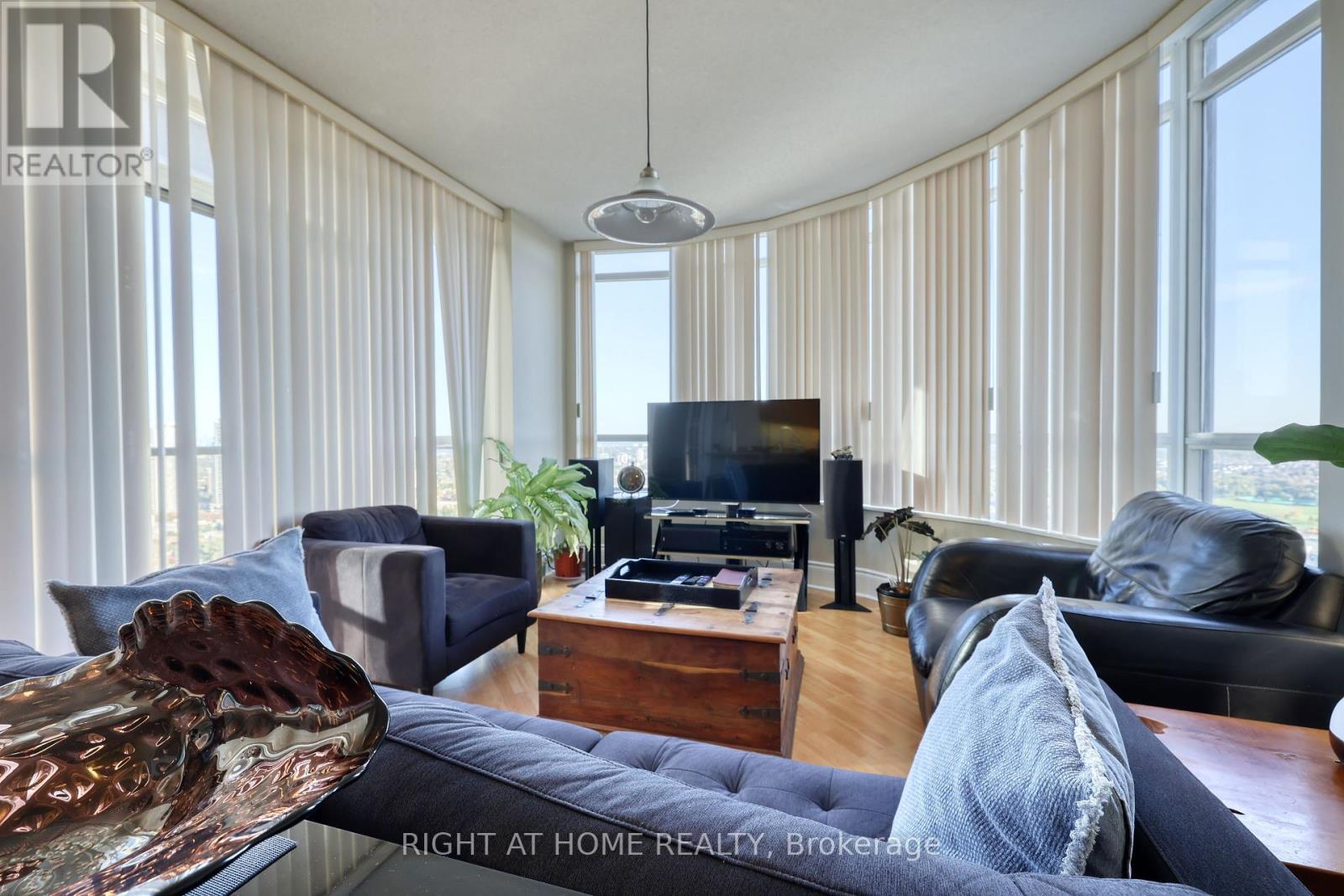 2807 - 3880 Duke Of York Boulevard, Mississauga, Ontario  L5B 4M7 - Photo 23 - W12410077