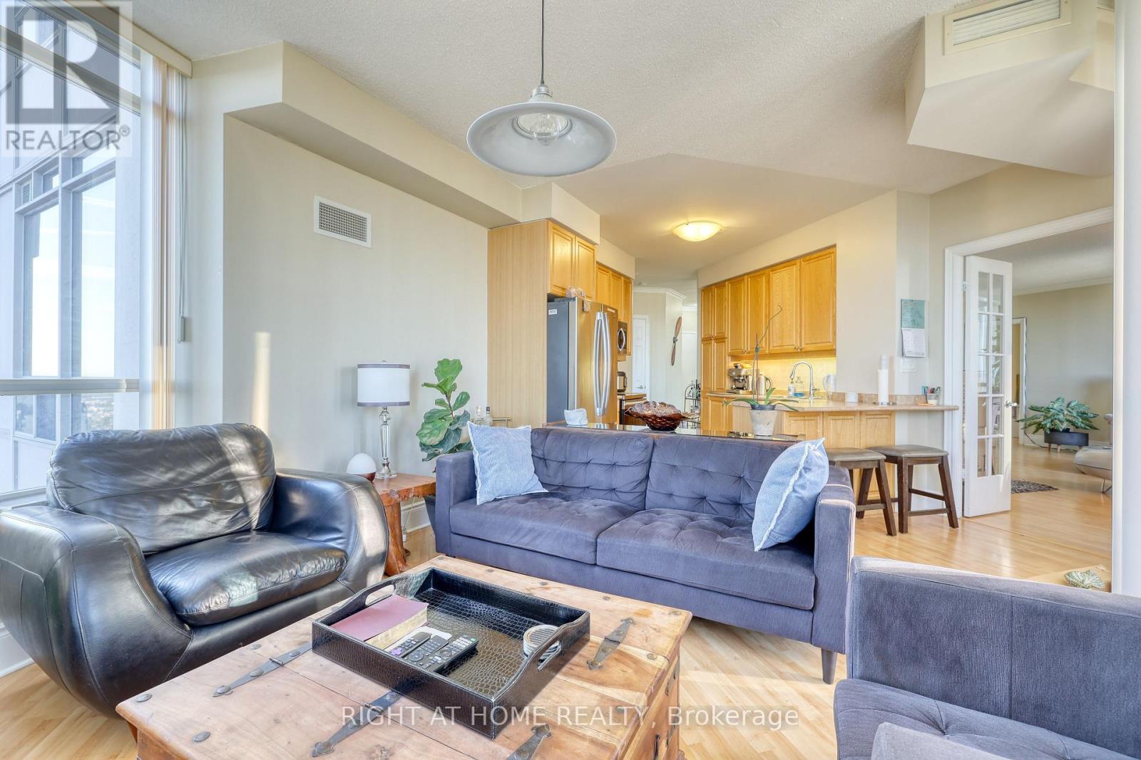 2807 - 3880 Duke Of York Boulevard, Mississauga, Ontario  L5B 4M7 - Photo 24 - W12410077