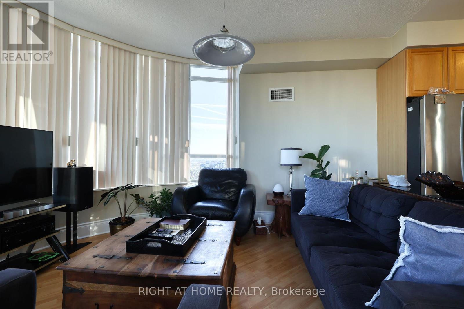 2807 - 3880 Duke Of York Boulevard, Mississauga, Ontario  L5B 4M7 - Photo 25 - W12410077