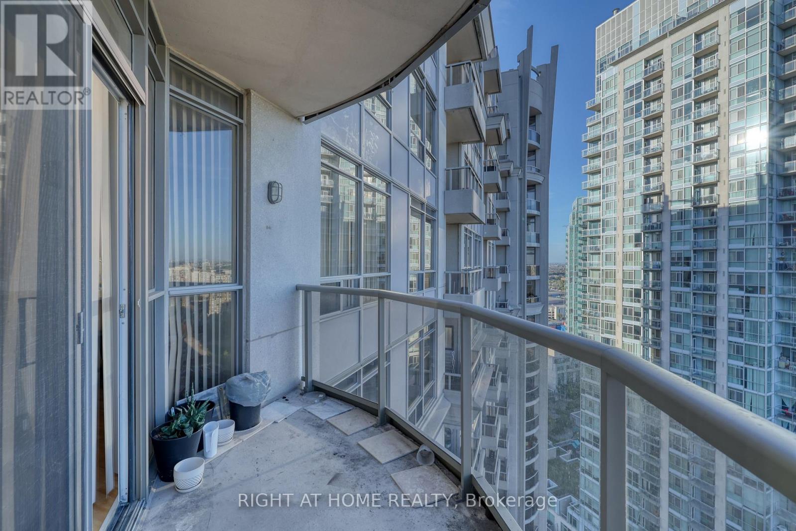 2807 - 3880 Duke Of York Boulevard, Mississauga, Ontario  L5B 4M7 - Photo 28 - W12410077