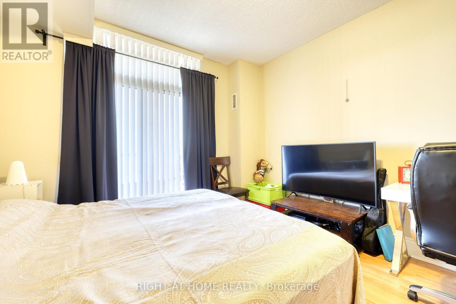 2807 - 3880 Duke Of York Boulevard, Mississauga, Ontario  L5B 4M7 - Photo 33 - W12410077