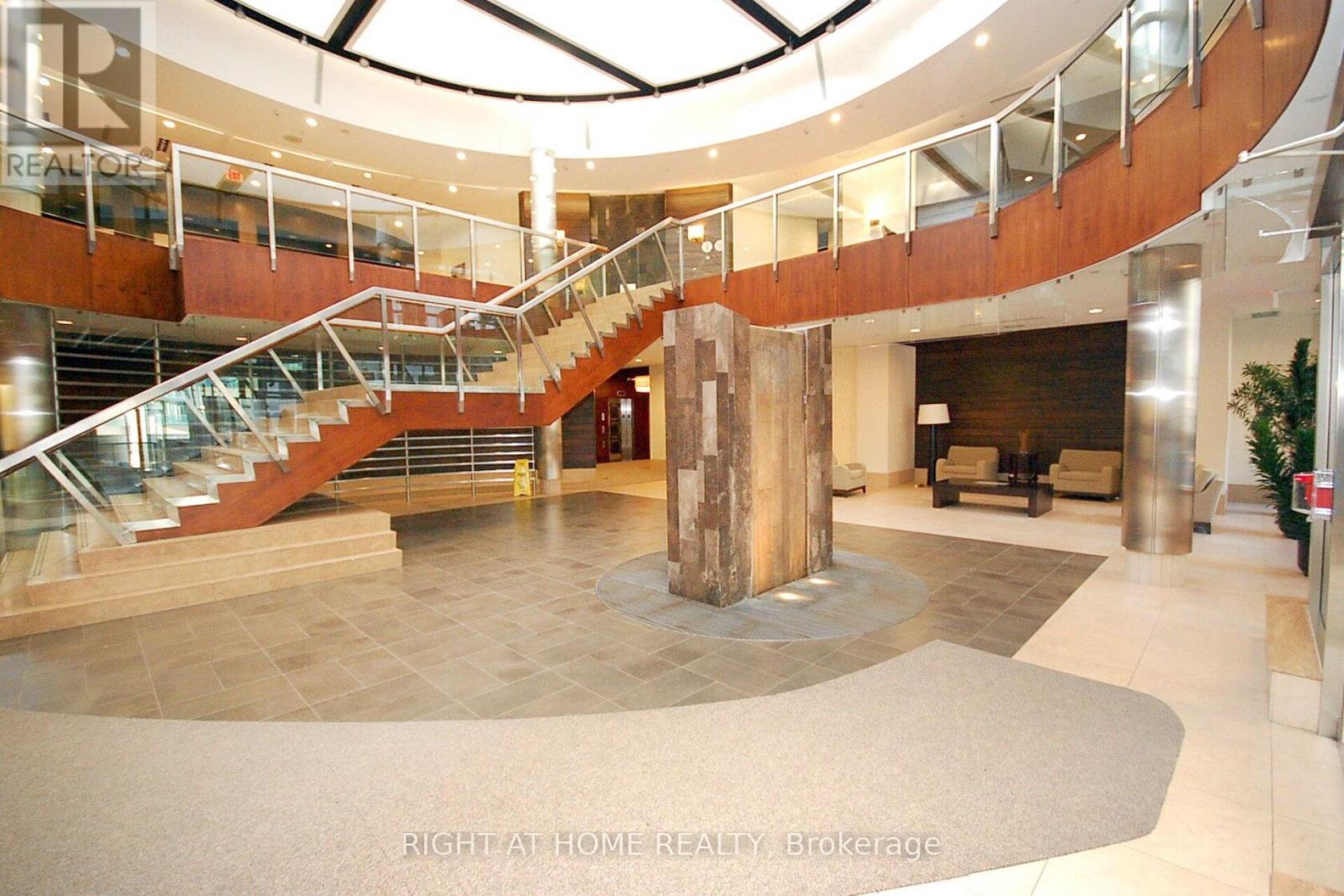 2807 - 3880 Duke Of York Boulevard, Mississauga, Ontario  L5B 4M7 - Photo 7 - W12410077
