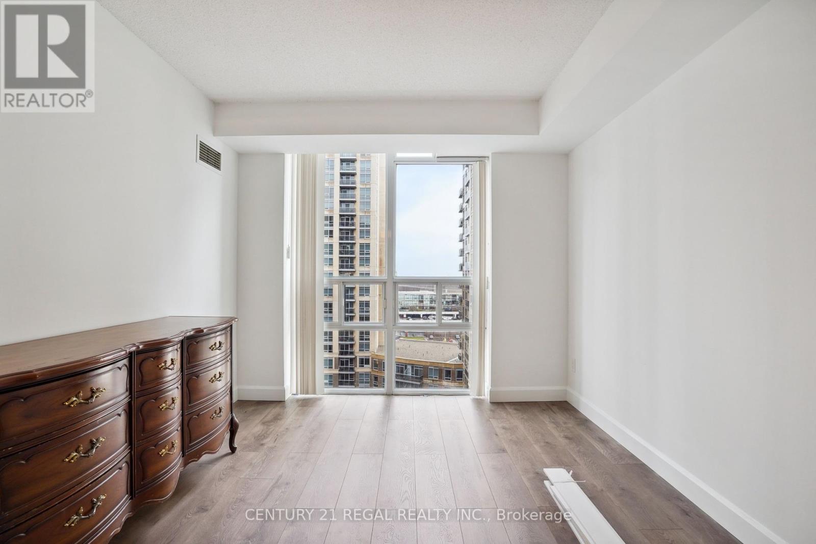 1004 - 9 Michael Power Place, Toronto, Ontario  M9A 0A5 - Photo 10 - W12410105