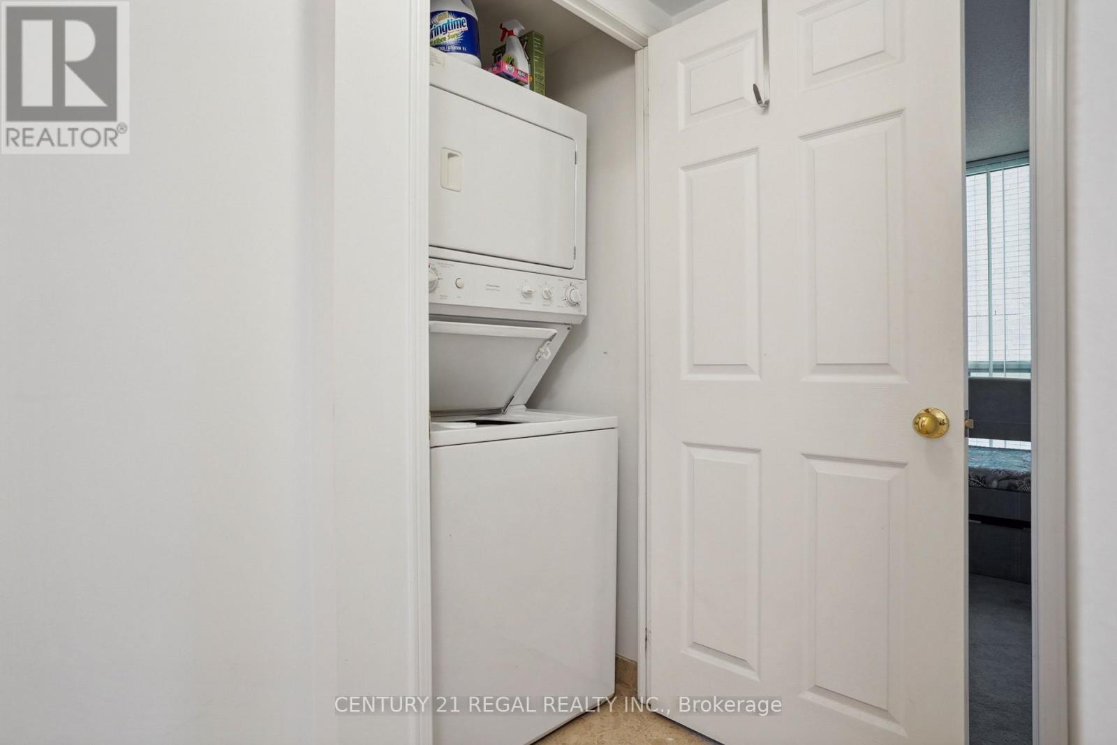 1004 - 9 Michael Power Place, Toronto, Ontario  M9A 0A5 - Photo 15 - W12410105