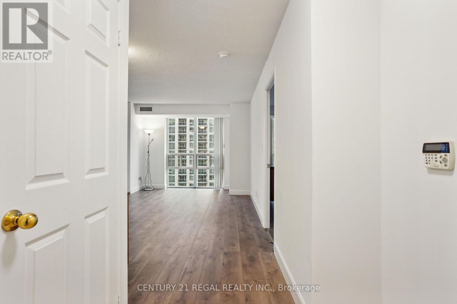 1004 - 9 Michael Power Place, Toronto, Ontario  M9A 0A5 - Photo 3 - W12410105