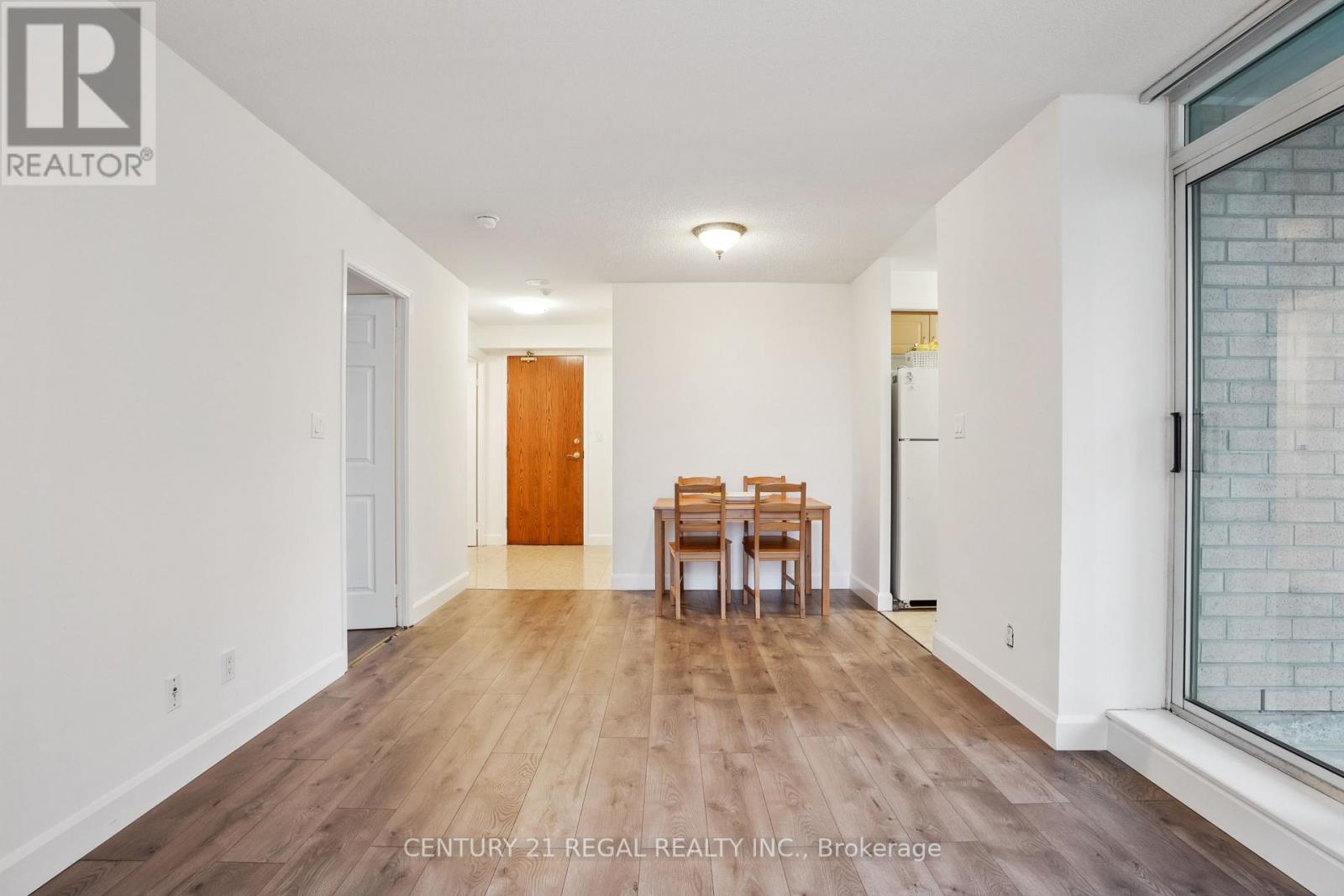 1004 - 9 Michael Power Place, Toronto, Ontario  M9A 0A5 - Photo 5 - W12410105