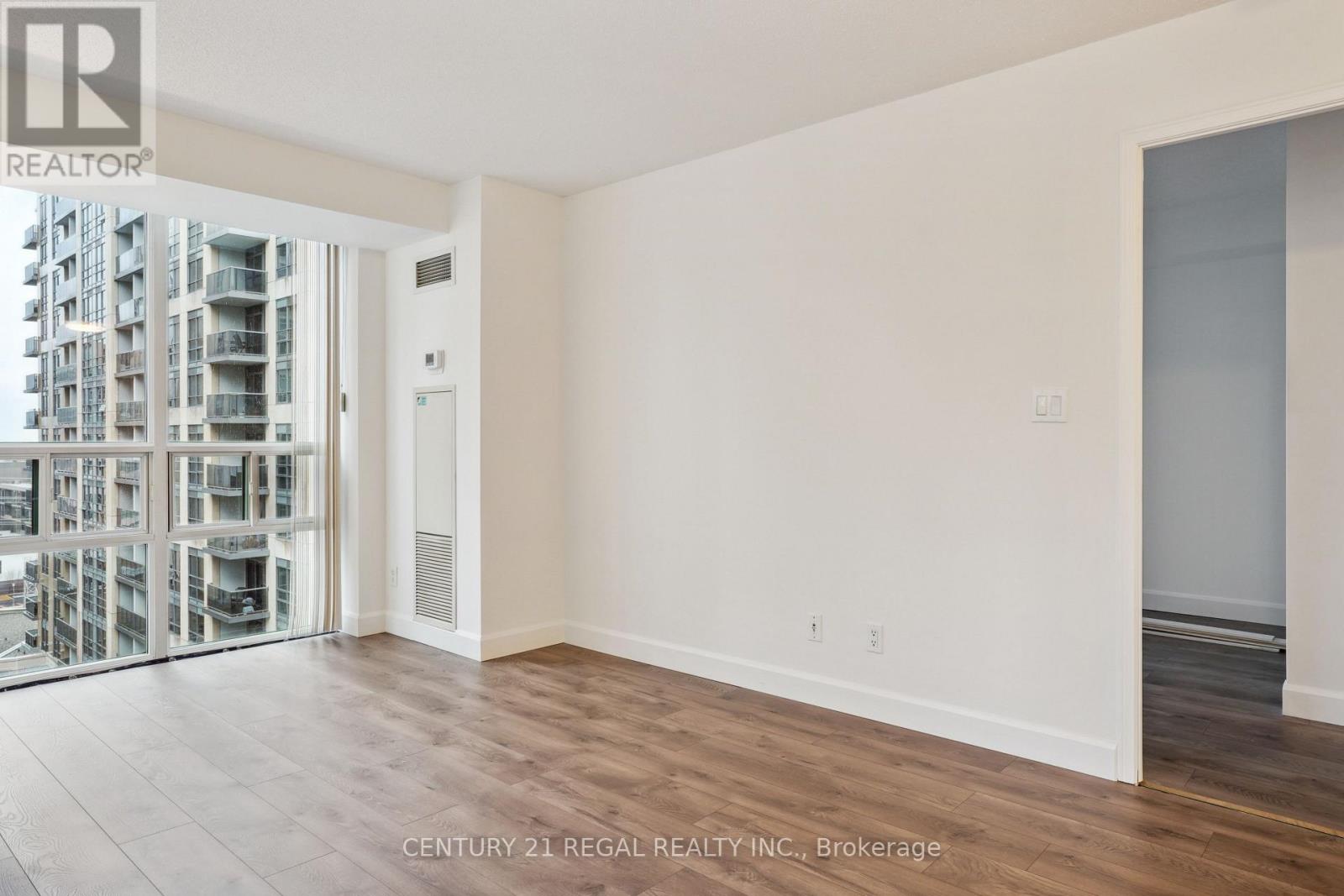 1004 - 9 Michael Power Place, Toronto, Ontario  M9A 0A5 - Photo 9 - W12410105