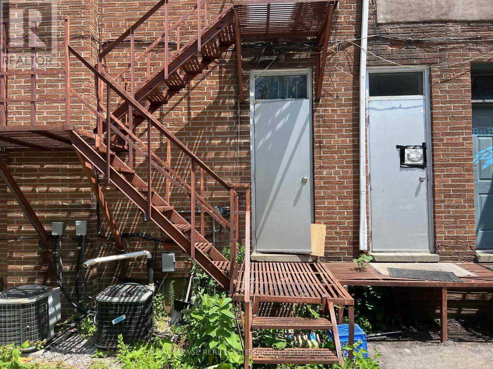 860 Browns Line, Toronto, Ontario  M8W 3W2 - Photo 8 - W12410152