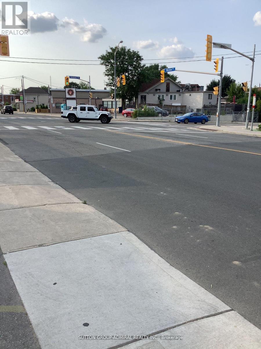 1634 Weston Road W, Toronto (Weston), Ontario  M9N 1T9 - Photo 7 - W12410183