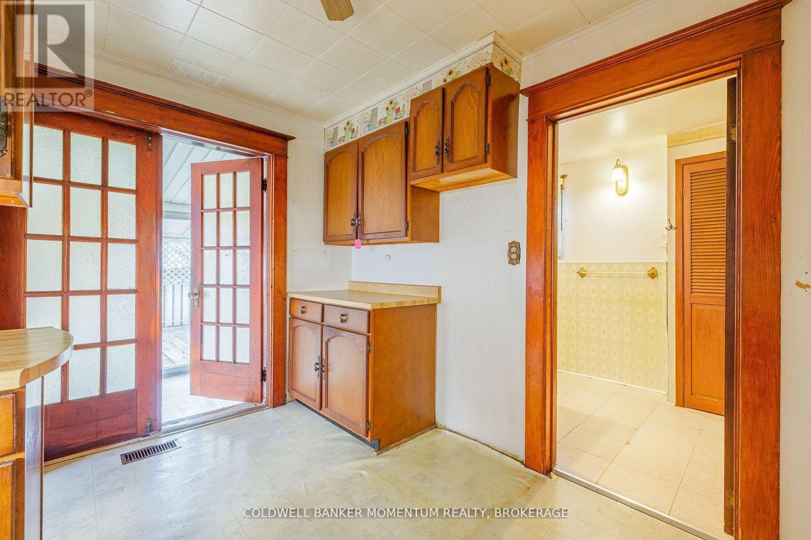 263 Humboldt Parkway, Port Colborne, Ontario  L3K 2H7 - Photo 12 - X12410099