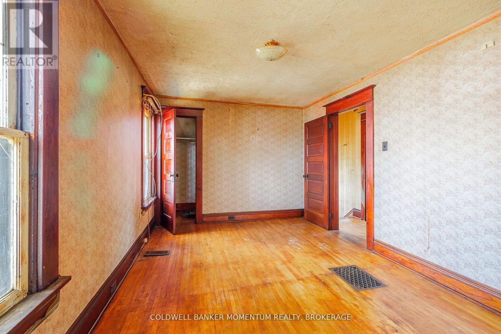 263 Humboldt Parkway, Port Colborne, Ontario  L3K 2H7 - Photo 18 - X12410099