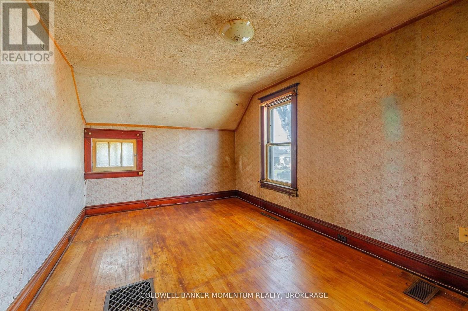 263 Humboldt Parkway, Port Colborne, Ontario  L3K 2H7 - Photo 19 - X12410099