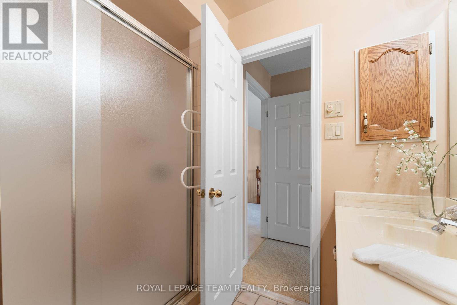 16 Oyster Bay Court, Ottawa, Ontario  K2S 1H3 - Photo 41 - X12410220