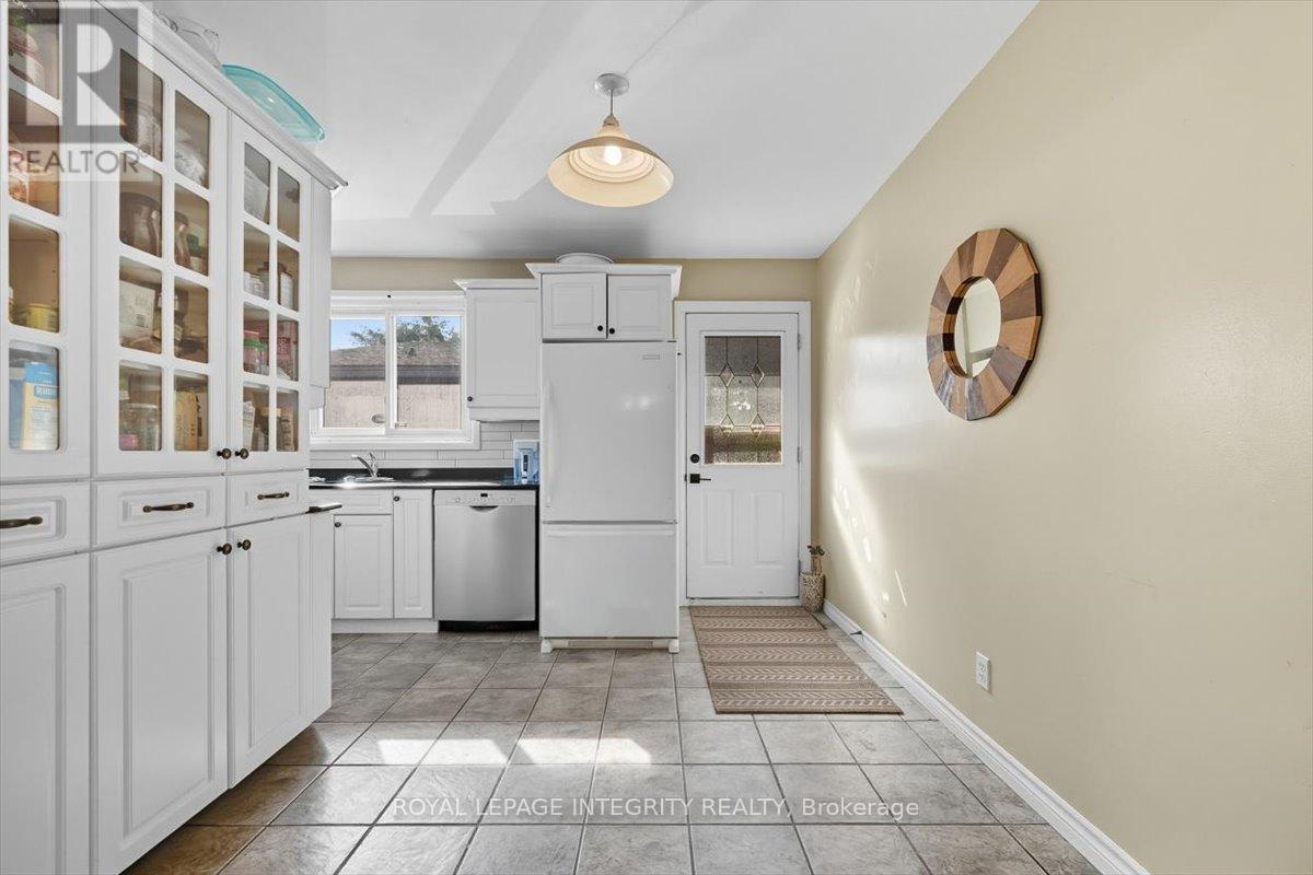 1293 Maitland Avenue, Ottawa, Ontario  K2C 2C4 - Photo 10 - X12410223