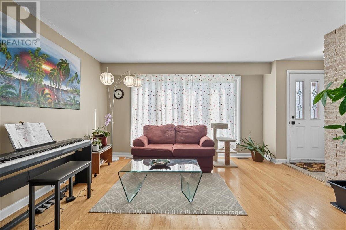 1293 Maitland Avenue, Ottawa, Ontario  K2C 2C4 - Photo 3 - X12410223