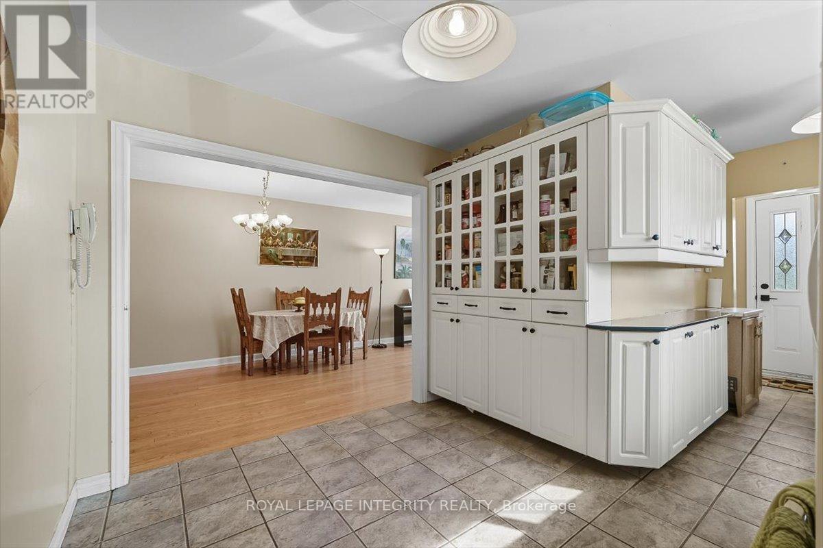 1293 Maitland Avenue, Ottawa, Ontario  K2C 2C4 - Photo 9 - X12410223