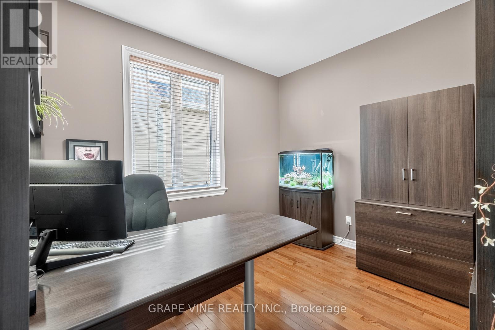 114 Kimpton Drive, Ottawa, Ontario  K2S 0B9 - Photo 12 - X12410272
