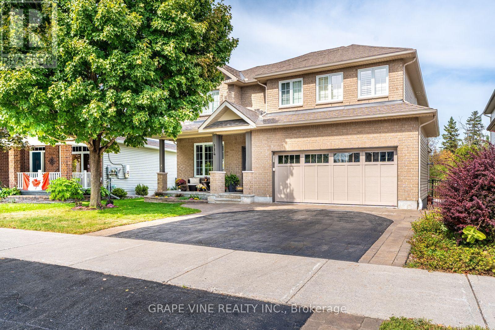 114 Kimpton Drive, Ottawa, Ontario  K2S 0B9 - Photo 2 - X12410272