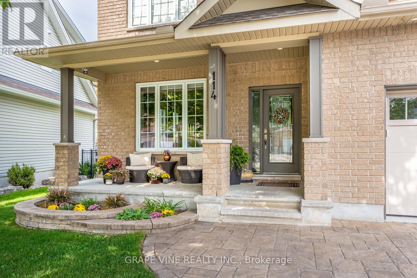 114 Kimpton Drive, Ottawa, Ontario  K2S 0B9 - Photo 3 - X12410272