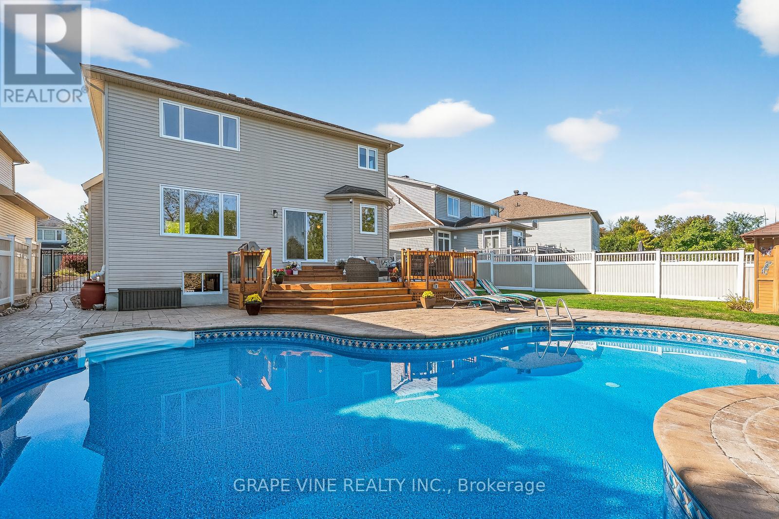 114 Kimpton Drive, Ottawa, Ontario  K2S 0B9 - Photo 4 - X12410272