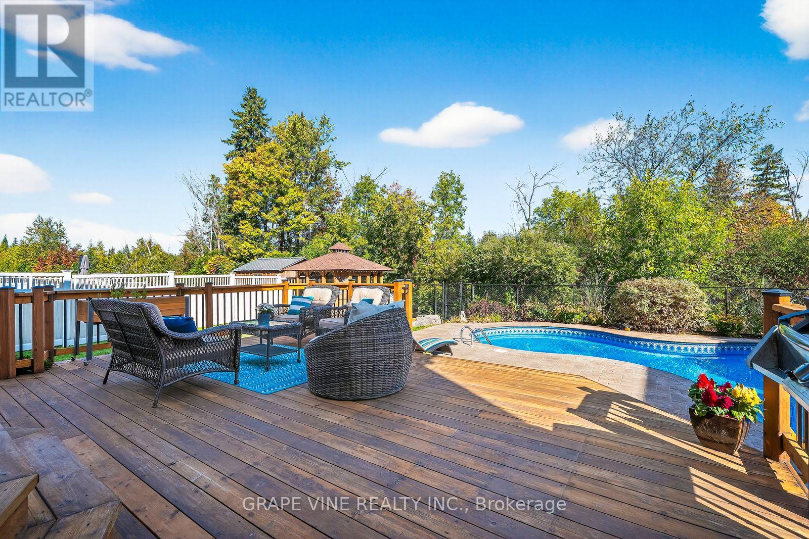 114 Kimpton Drive, Ottawa, Ontario  K2S 0B9 - Photo 41 - X12410272