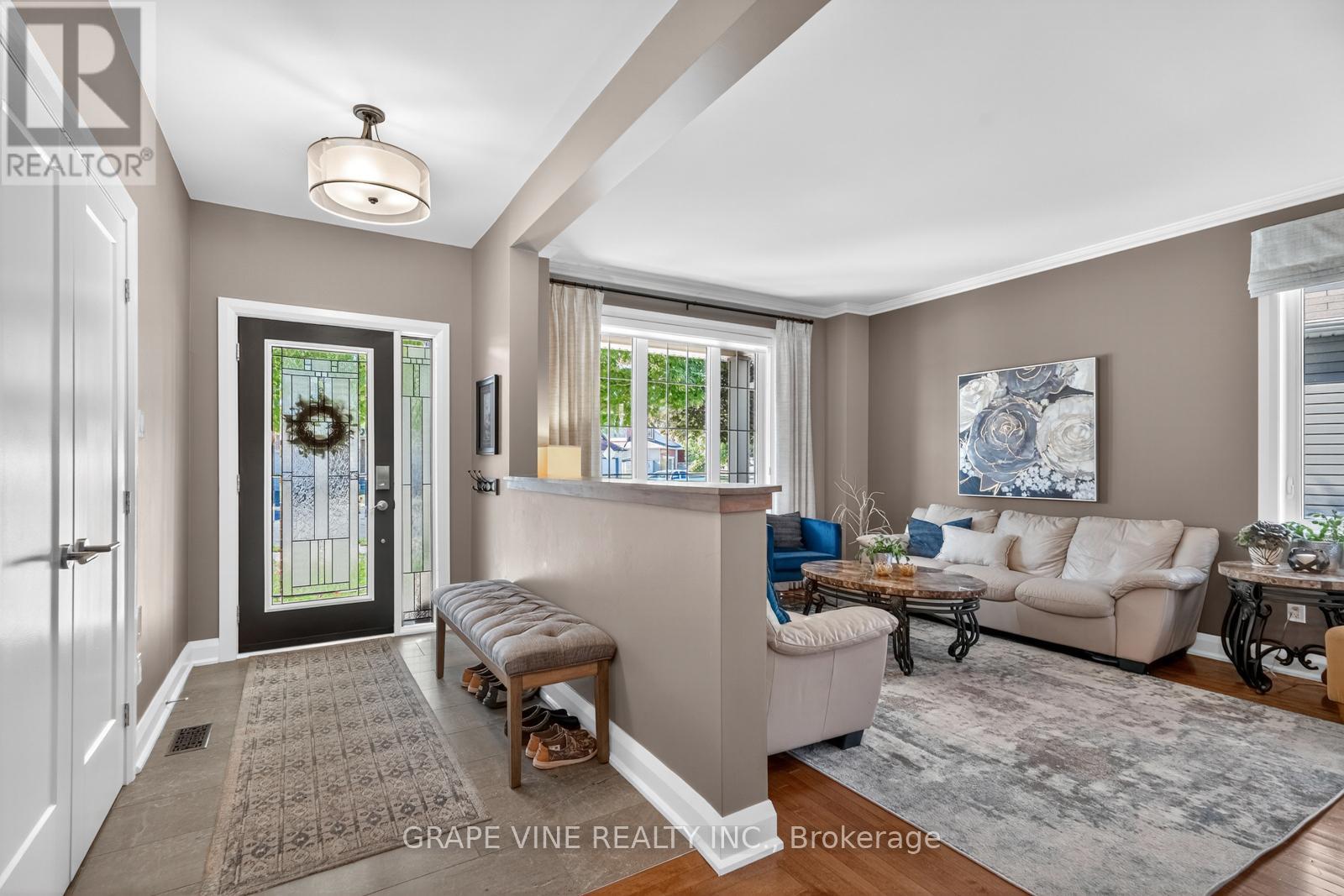 114 Kimpton Drive, Ottawa, Ontario  K2S 0B9 - Photo 5 - X12410272