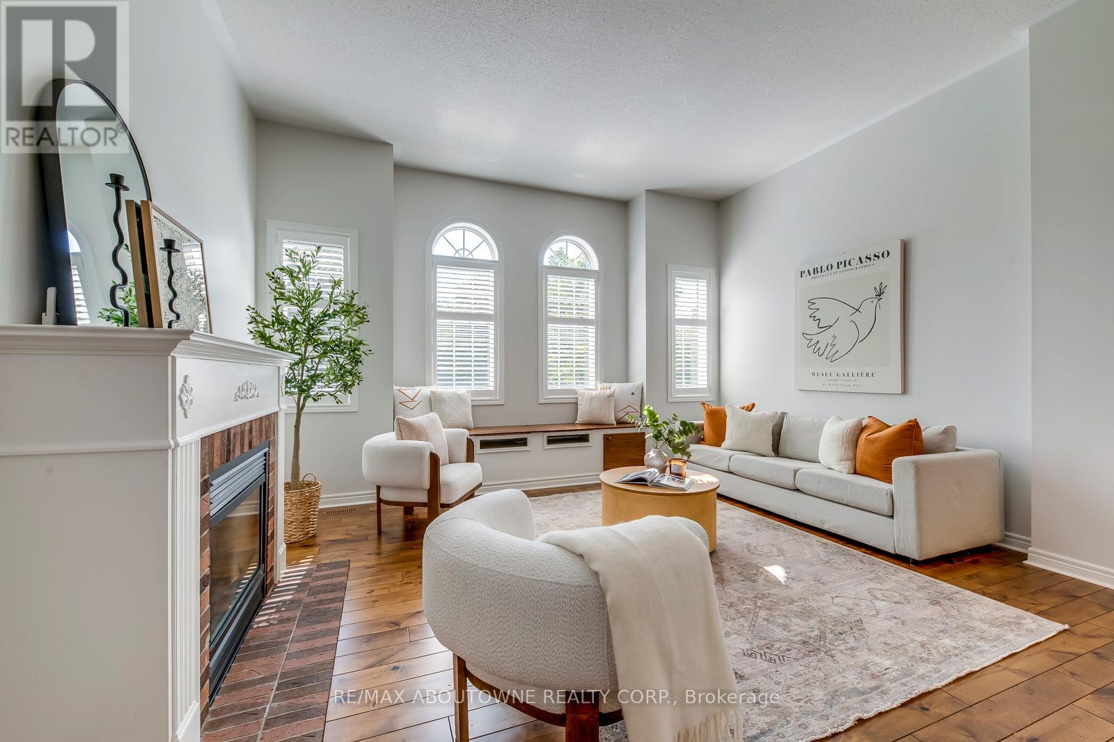 2491 Logan Avenue, Oakville, Ontario  L6H 6S1 - Photo 21 - W12408457