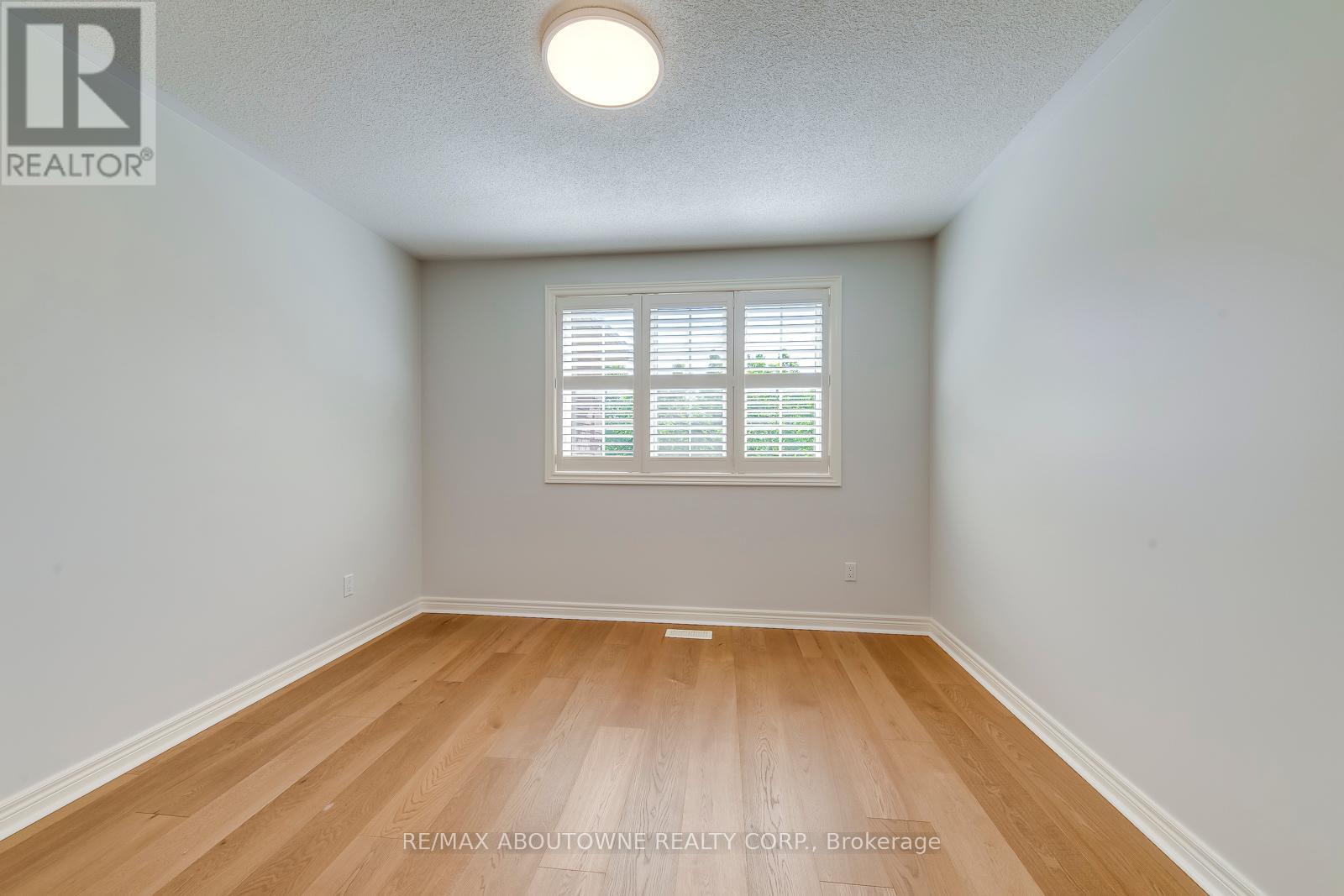 2491 Logan Avenue, Oakville, Ontario  L6H 6S1 - Photo 35 - W12408457