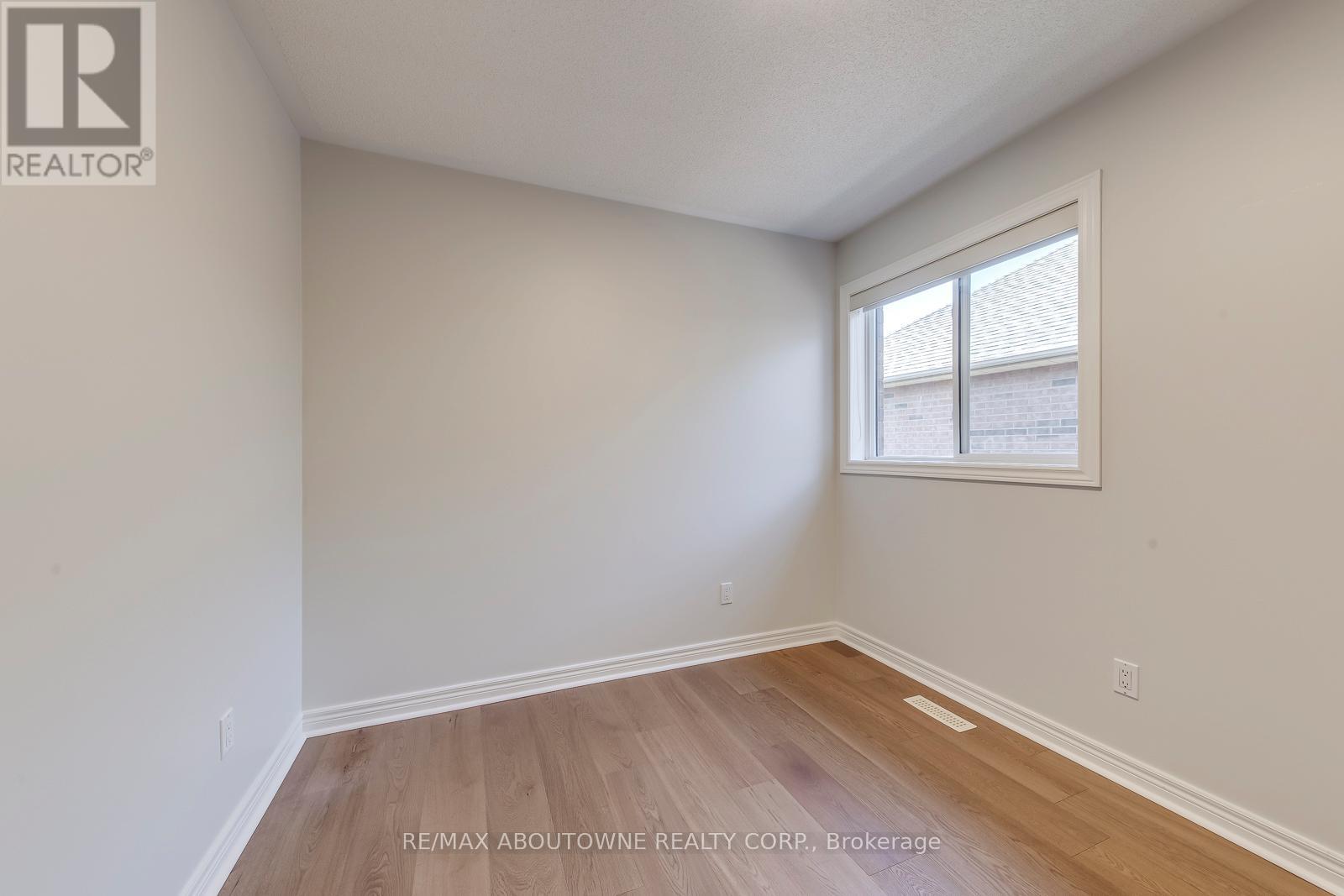 2491 Logan Avenue, Oakville, Ontario  L6H 6S1 - Photo 37 - W12408457