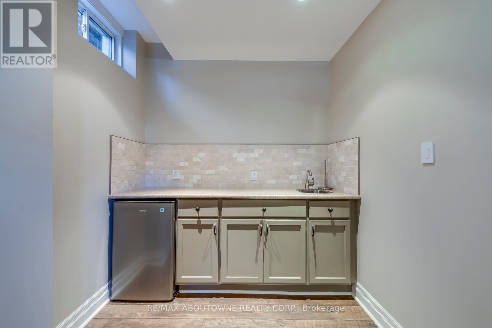 2491 Logan Avenue, Oakville, Ontario  L6H 6S1 - Photo 47 - W12408457