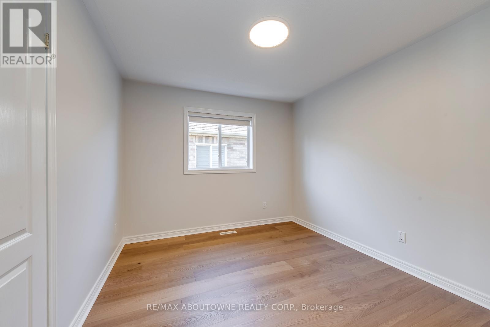 2491 Logan Avenue, Oakville, Ontario  L6H 6S1 - Photo 38 - W12408457