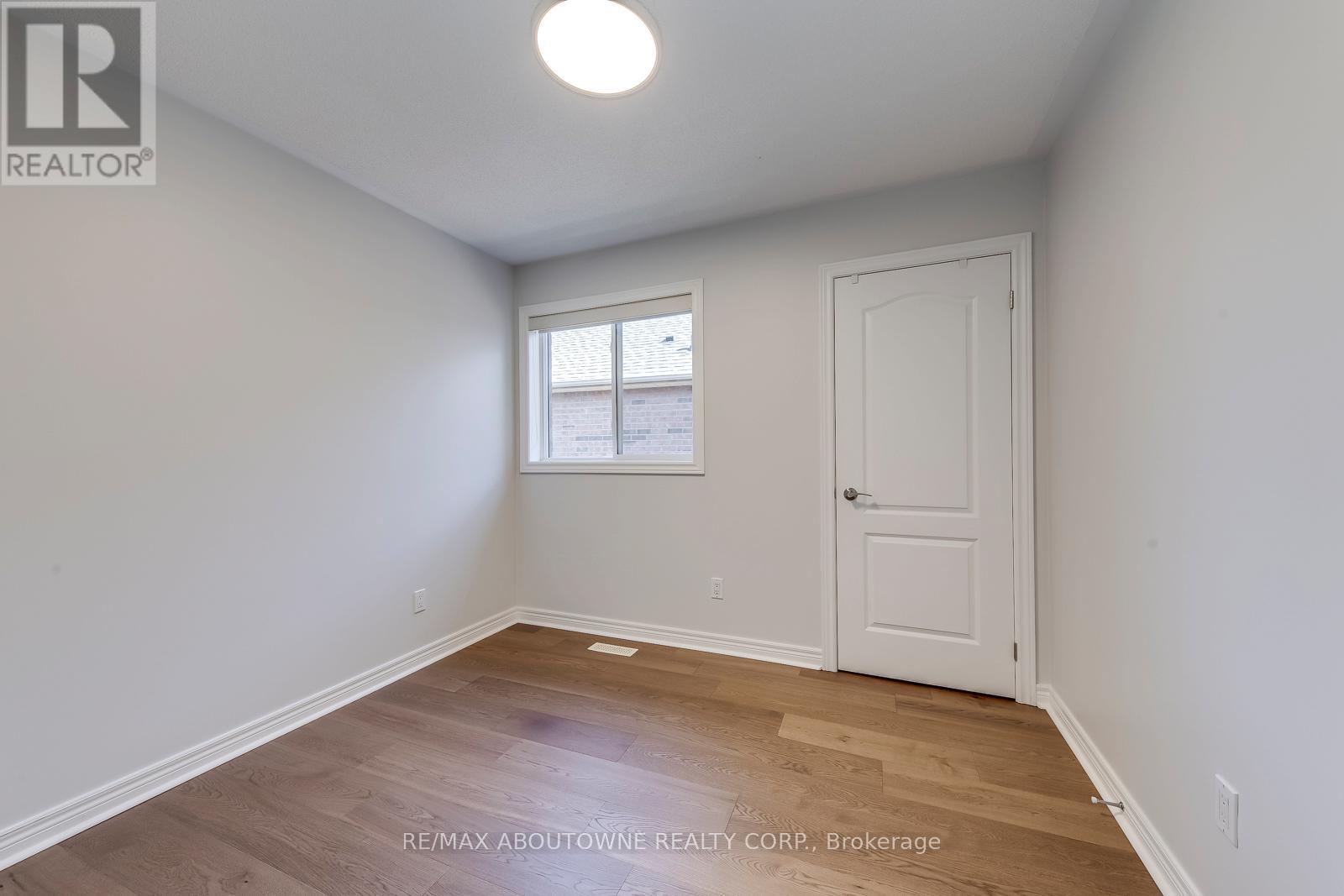 2491 Logan Avenue, Oakville, Ontario  L6H 6S1 - Photo 36 - W12408457