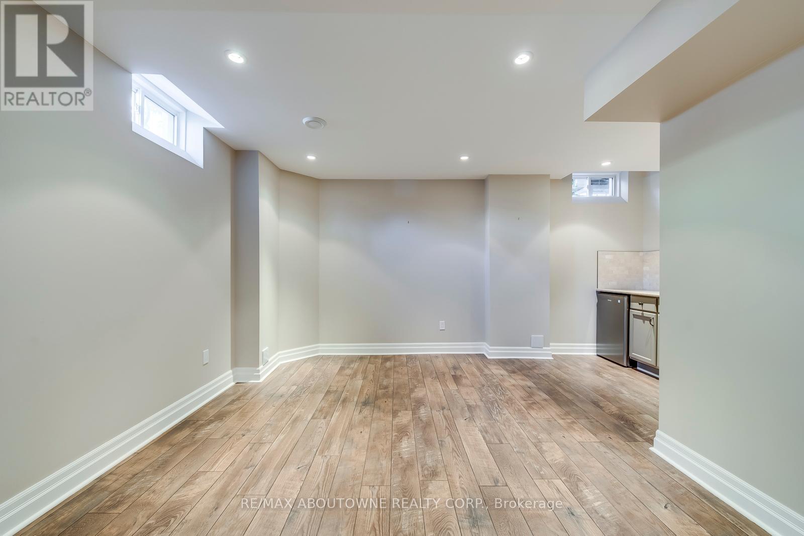 2491 Logan Avenue, Oakville, Ontario  L6H 6S1 - Photo 46 - W12408457