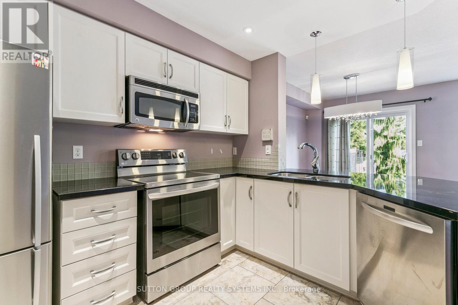 57 Foxborough Drive, Hamilton, Ontario  L9G 4Y8 - Photo 11 - X12410179