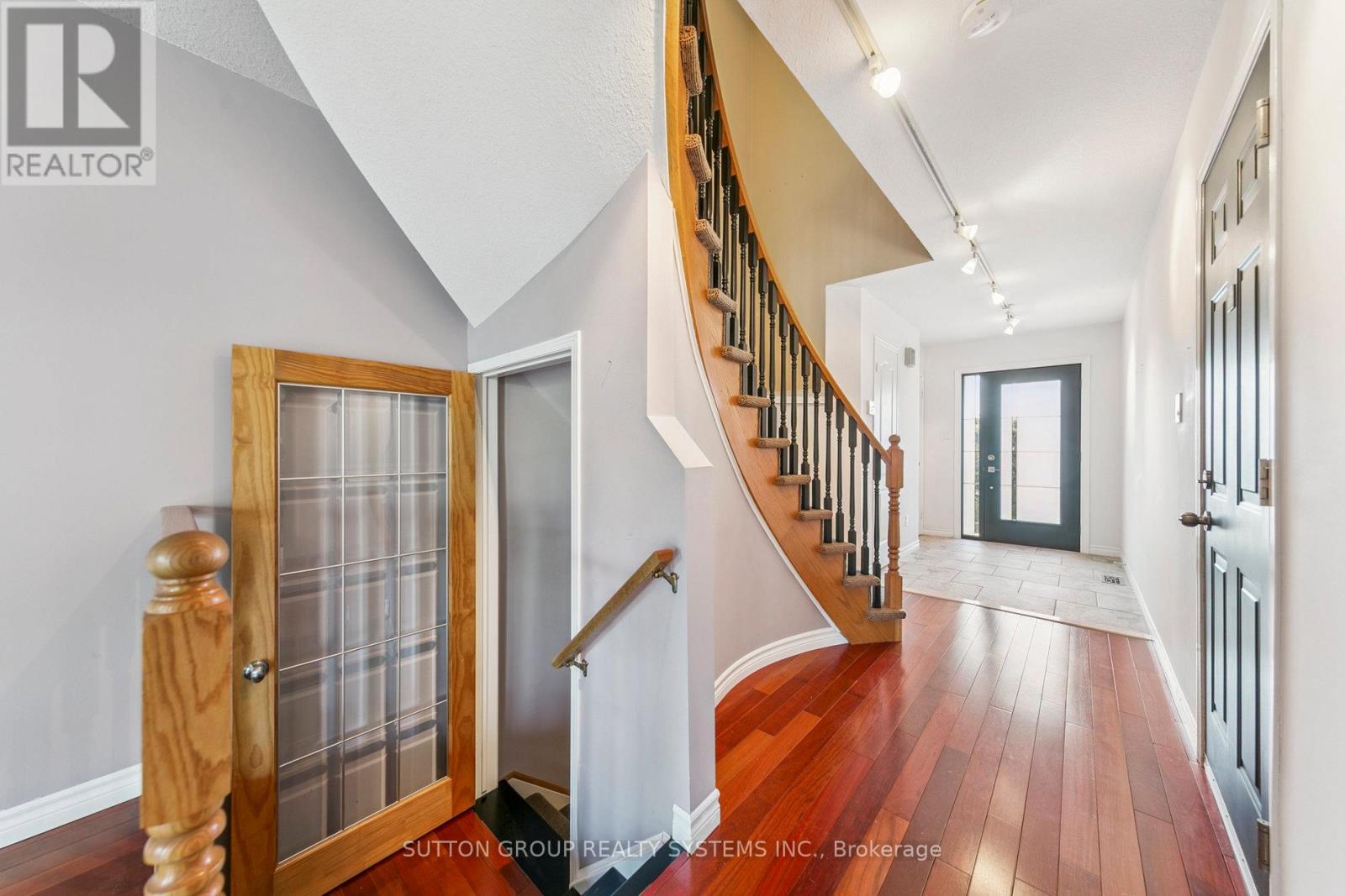 57 Foxborough Drive, Hamilton, Ontario  L9G 4Y8 - Photo 5 - X12410179