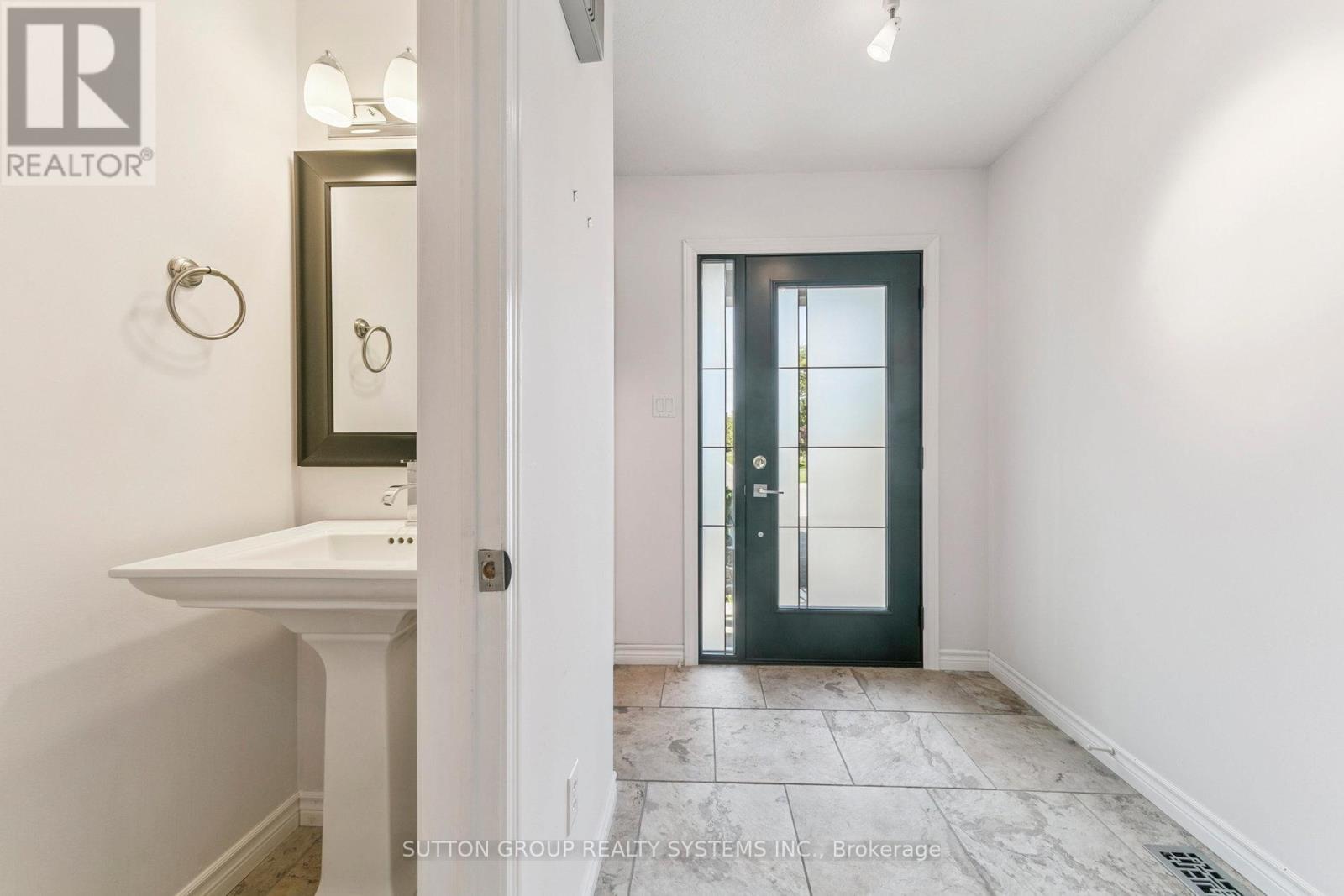 57 Foxborough Drive, Hamilton, Ontario  L9G 4Y8 - Photo 7 - X12410179