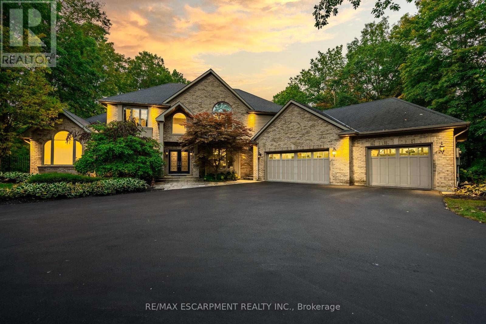 26 PARKSHORE PLACE, Hamilton, Ontario