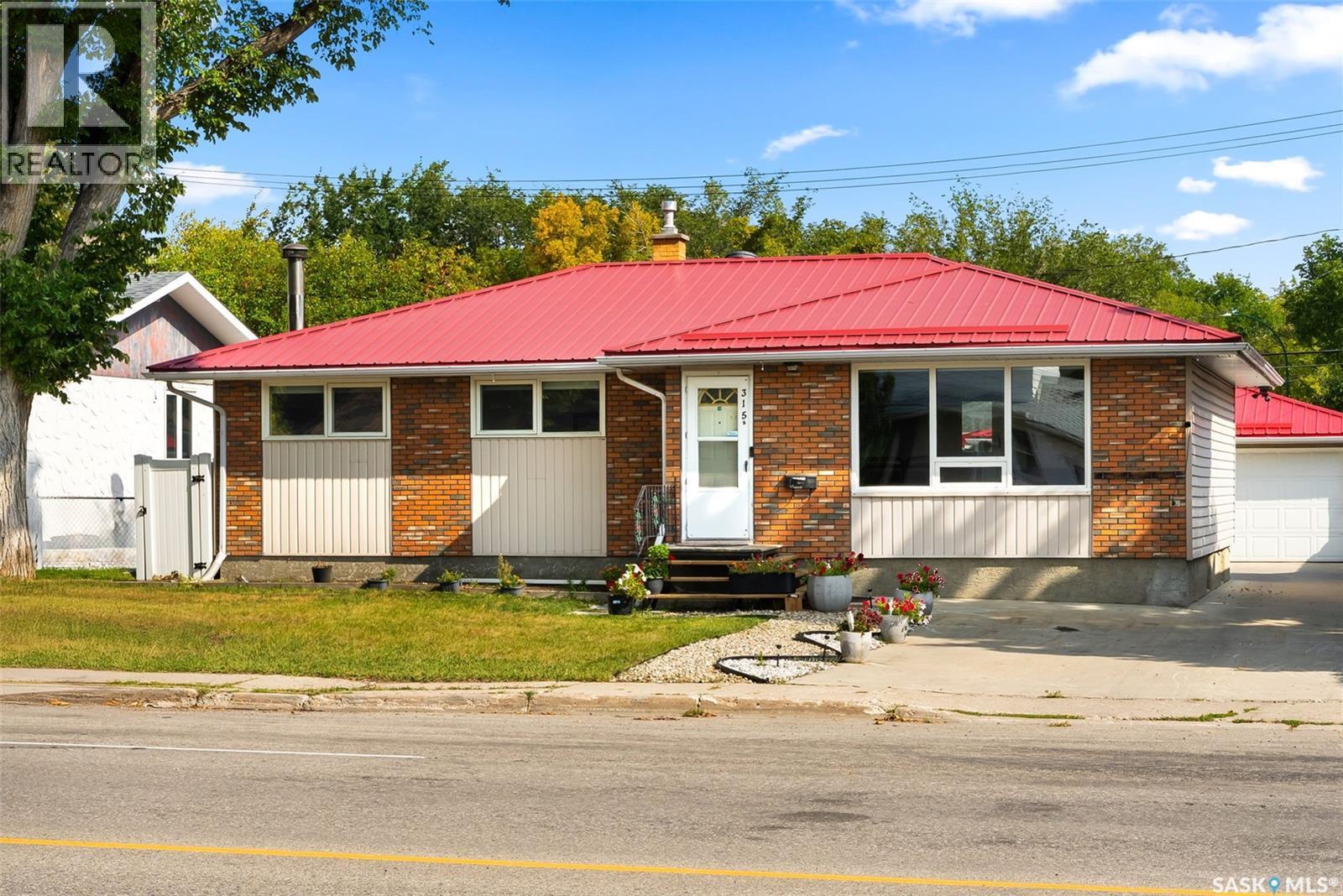 315 McIntosh STREET N, Regina, Saskatchewan
