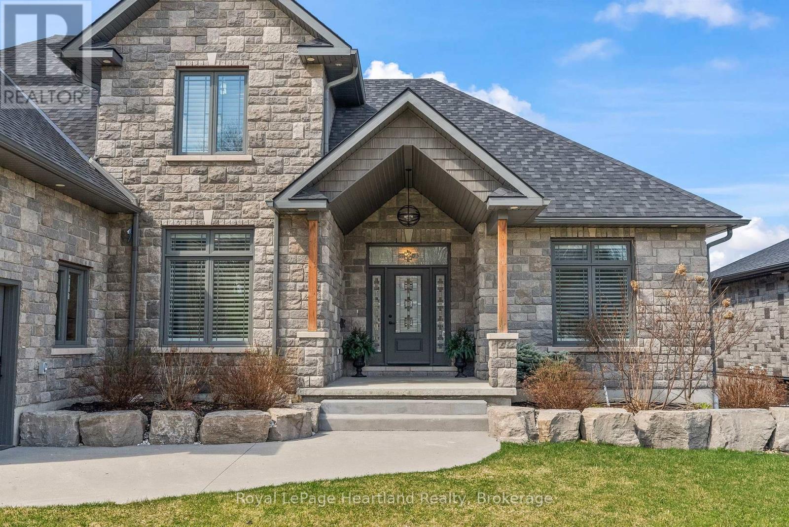 411 Jane Street, Minto, Ontario  N0G 2P0 - Photo 11 - X12410338