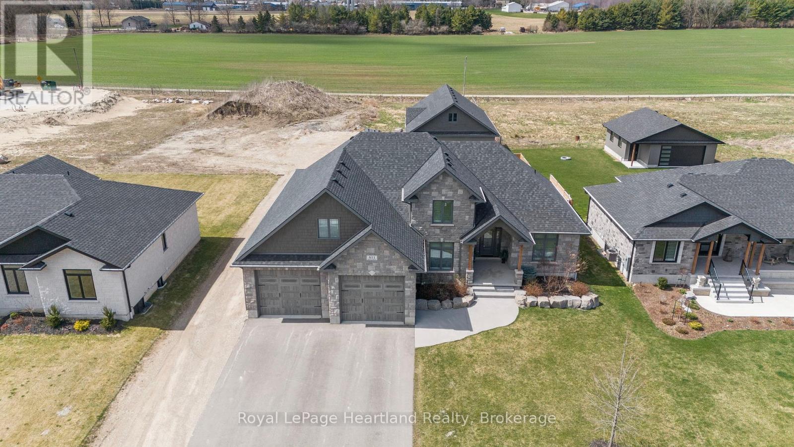 411 Jane Street, Minto, Ontario  N0G 2P0 - Photo 7 - X12410338